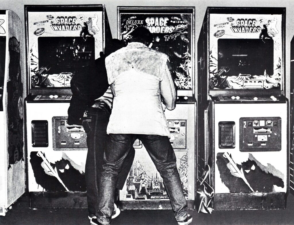 Antigua foto de recreativos con Space Invaders